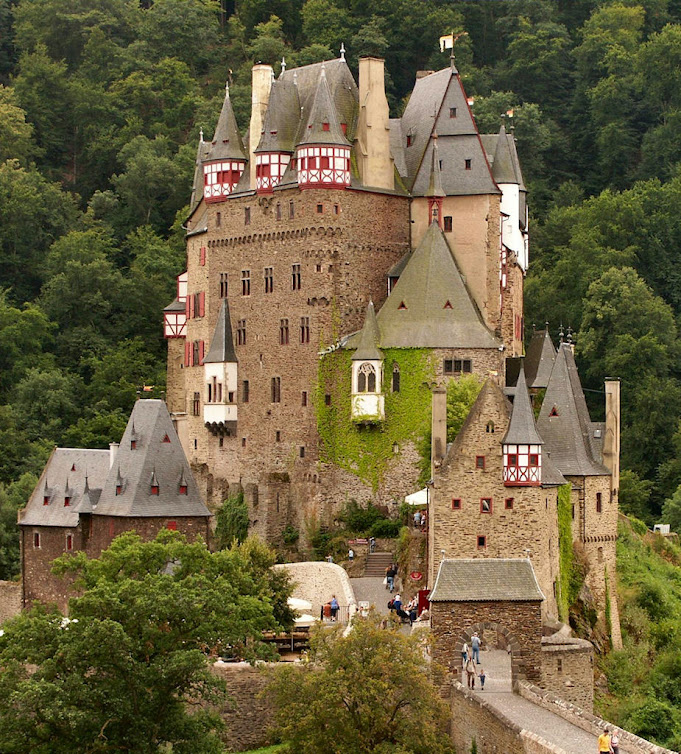 Poesia e mistério no castelo alemão de Burg Eltz